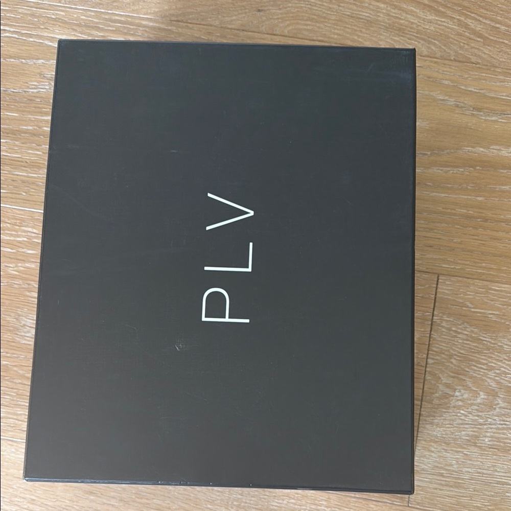 Pour La Victoire Black Box with White PLV Logo